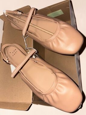 NWT TAN FLATS